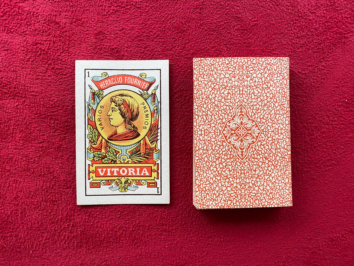 Vintage, Heraclio Fournier Spanish RED deck card – VITORIA – No