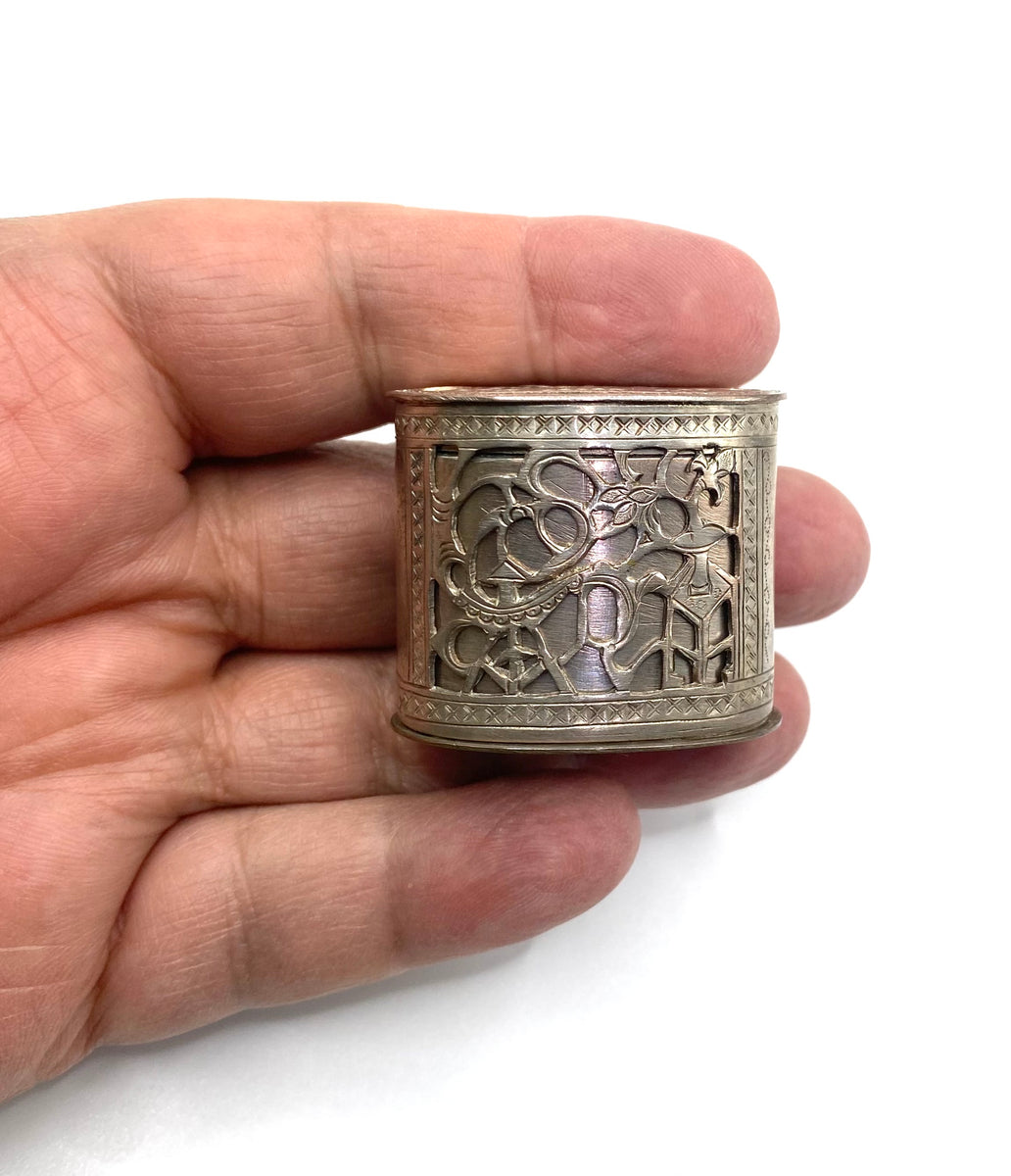 Antique Elegant , hand-crafted, Chinese Silver Snuff Opium