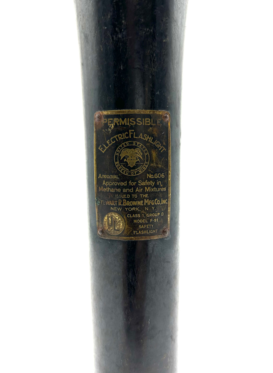 A rare Original 1918 Bakelite mono cell battery Stewart R. Browne