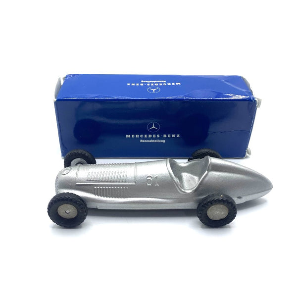Ours Steiff 81104 Avec Voiture Märklin Mercedes W196 - Édition Spéciale Flèche D'argent