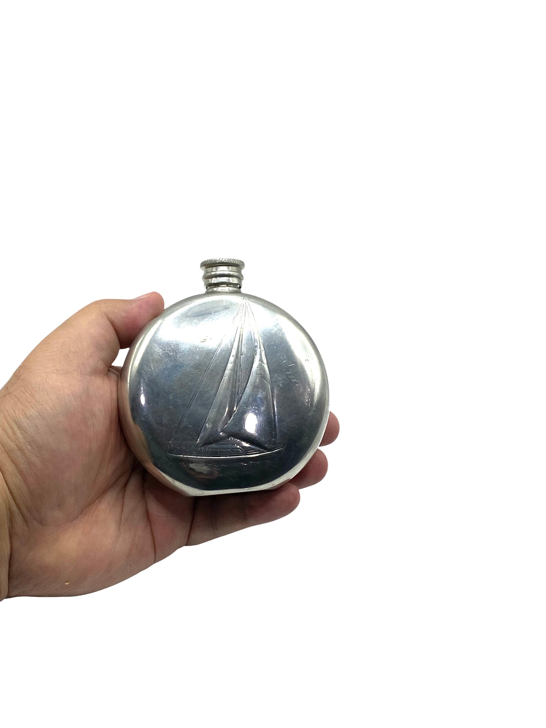 【Pinder Brothers】 エンボスのフルーツスタンド Antique Pewter flask. Sheffield: Pinder Bros., [1907]. – Iapello
