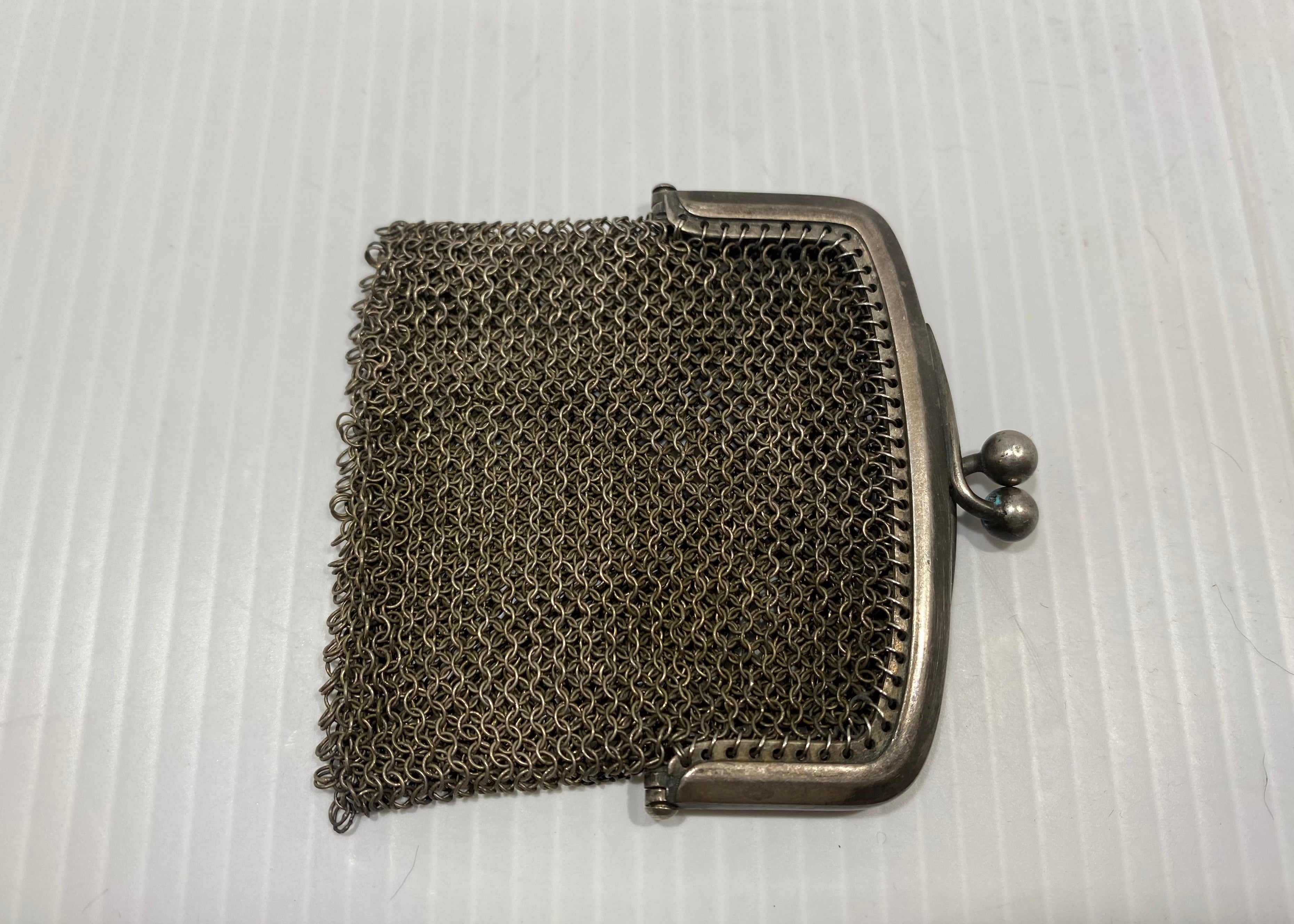 Sold at Auction: VINTAGE JOHANN BECKER WHITE GOLD METAL MESH PURSE