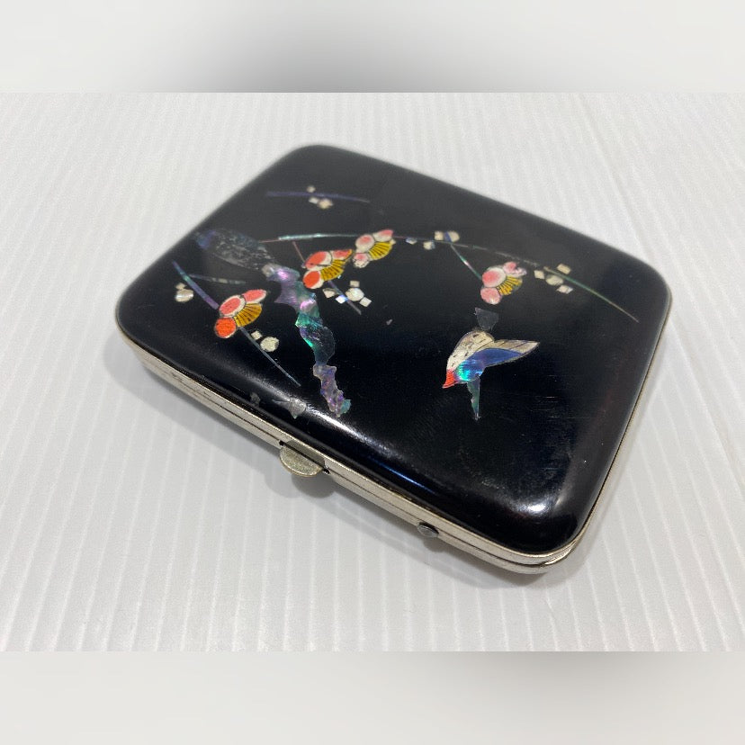 Beautiful lady’s 1920s cigarette case. Black Lacquer Abalone Inlay.