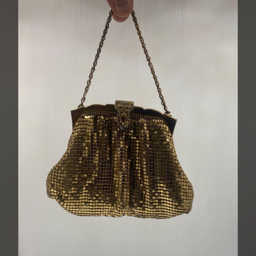 Vintage Whiting Davis gold mesh bag with clear rhinestones clasp. 1940s