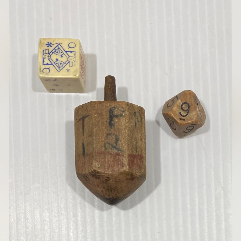 Vintage lot, collection of Gaming dice, put and take spinner .