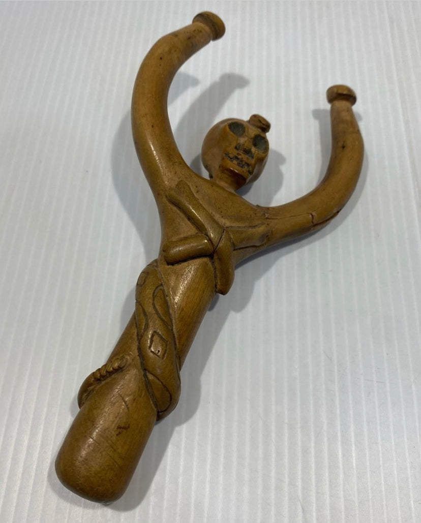 Beautiful , and very rare, wooden slingshot, handmade, with Mexican motiv.