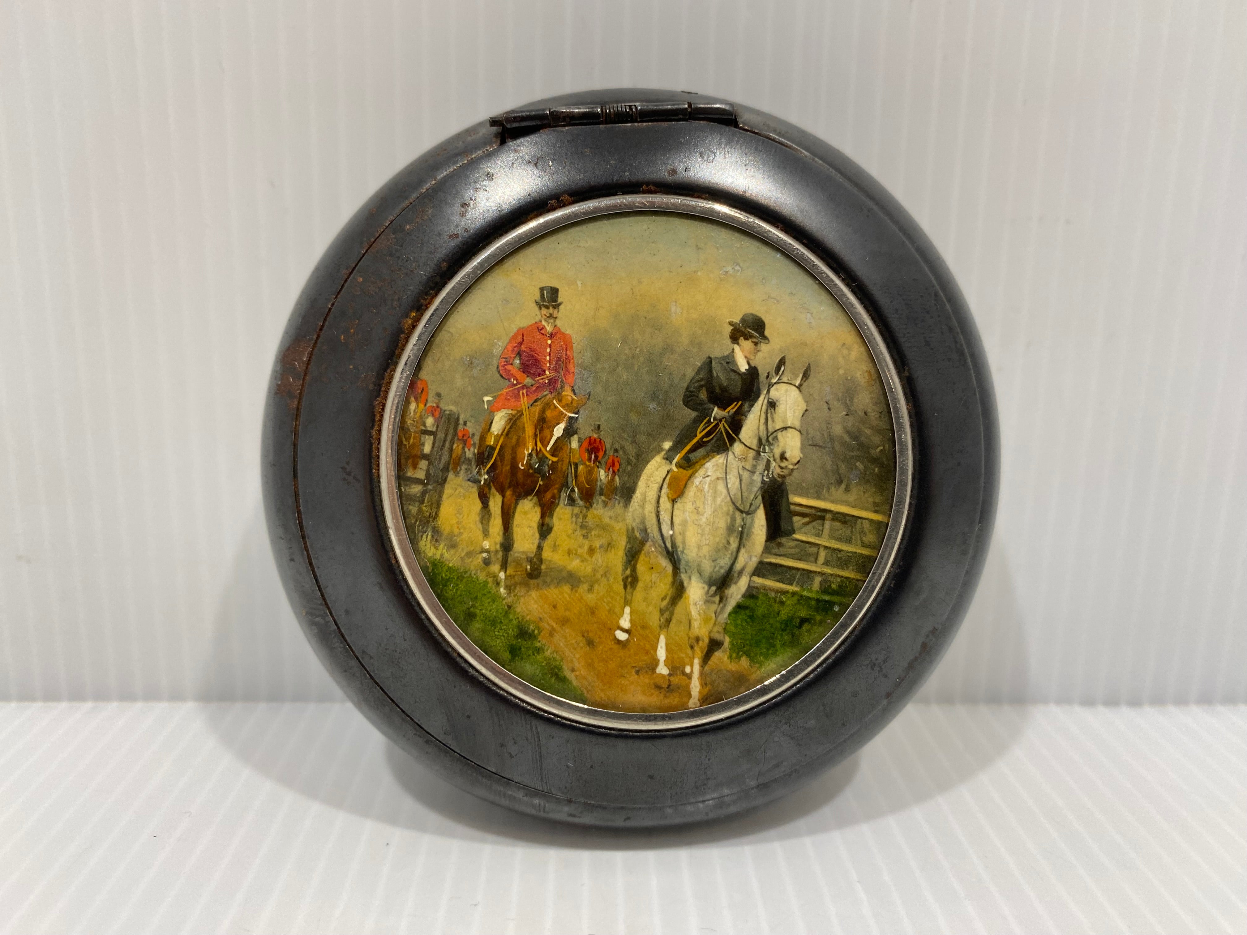 Metallic snuff box, with a hand-painted hunting scene.