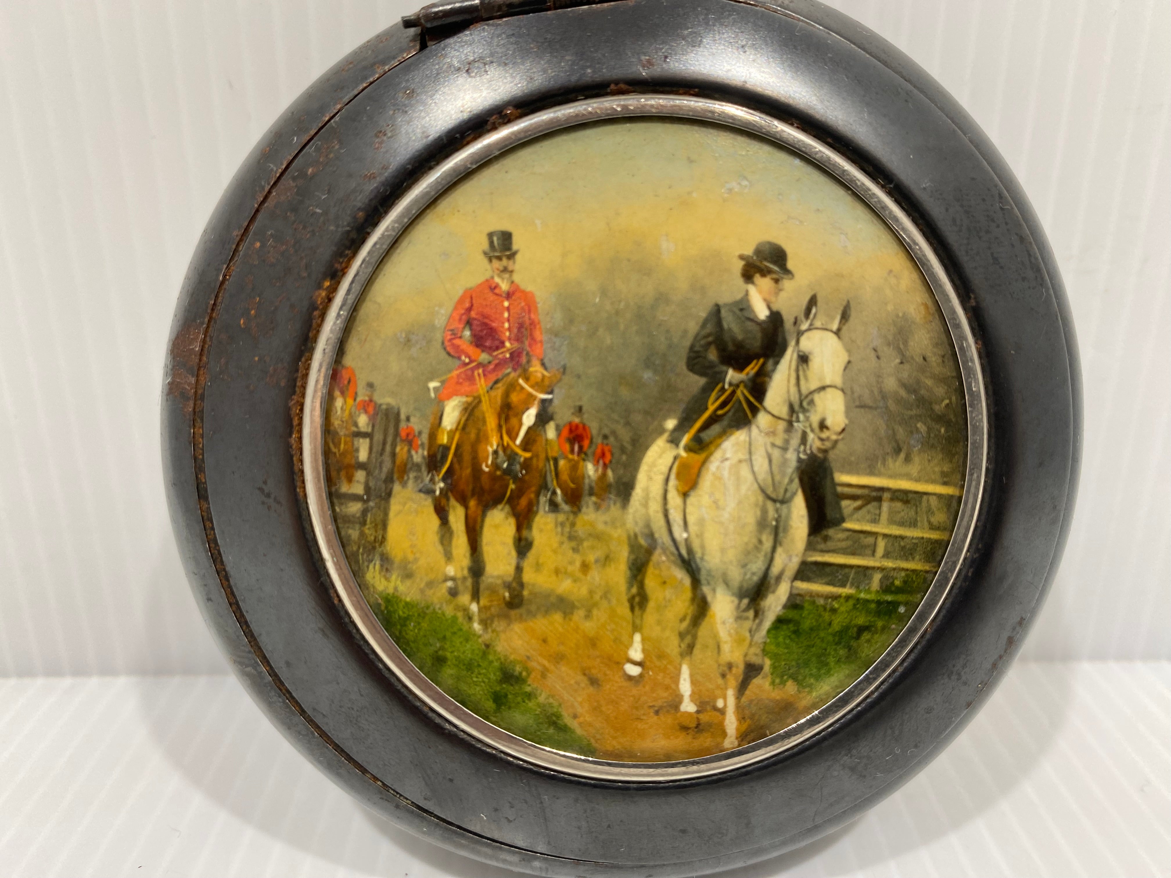 Metallic snuff box, with a hand-painted hunting scene.