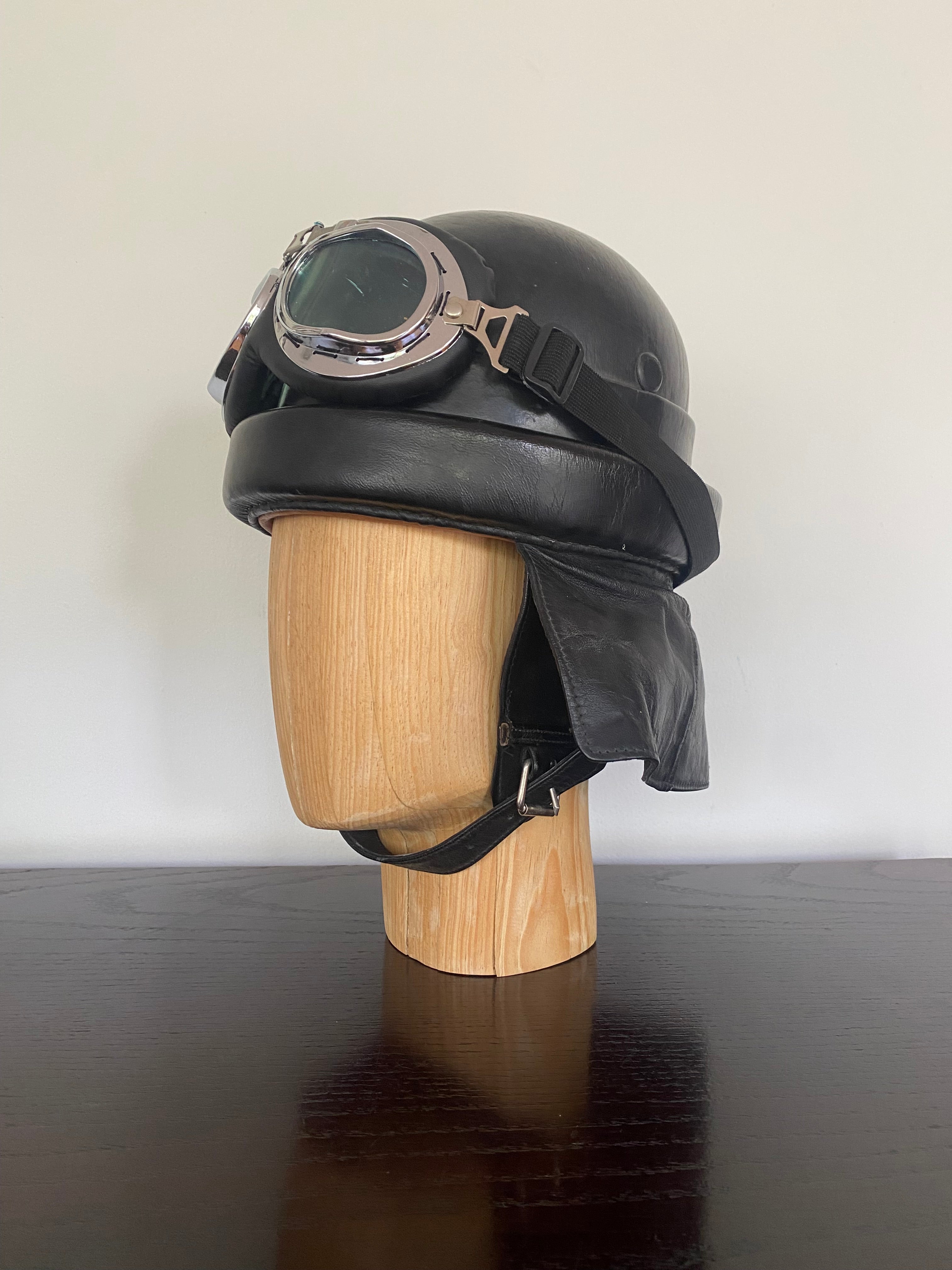 Original Italian Armored Division M35 helmet for tankers and motorcyclist , 1930s - 1960s