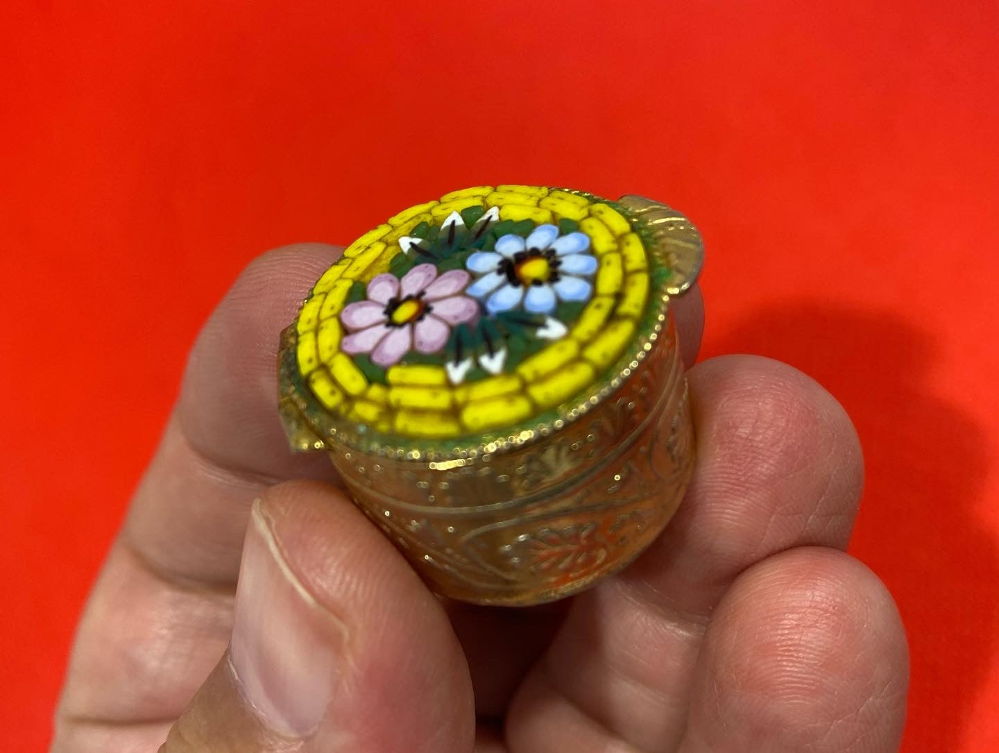 Beautiful Vintage small round micro-mosaic pillbox. Italy 1950s-60s