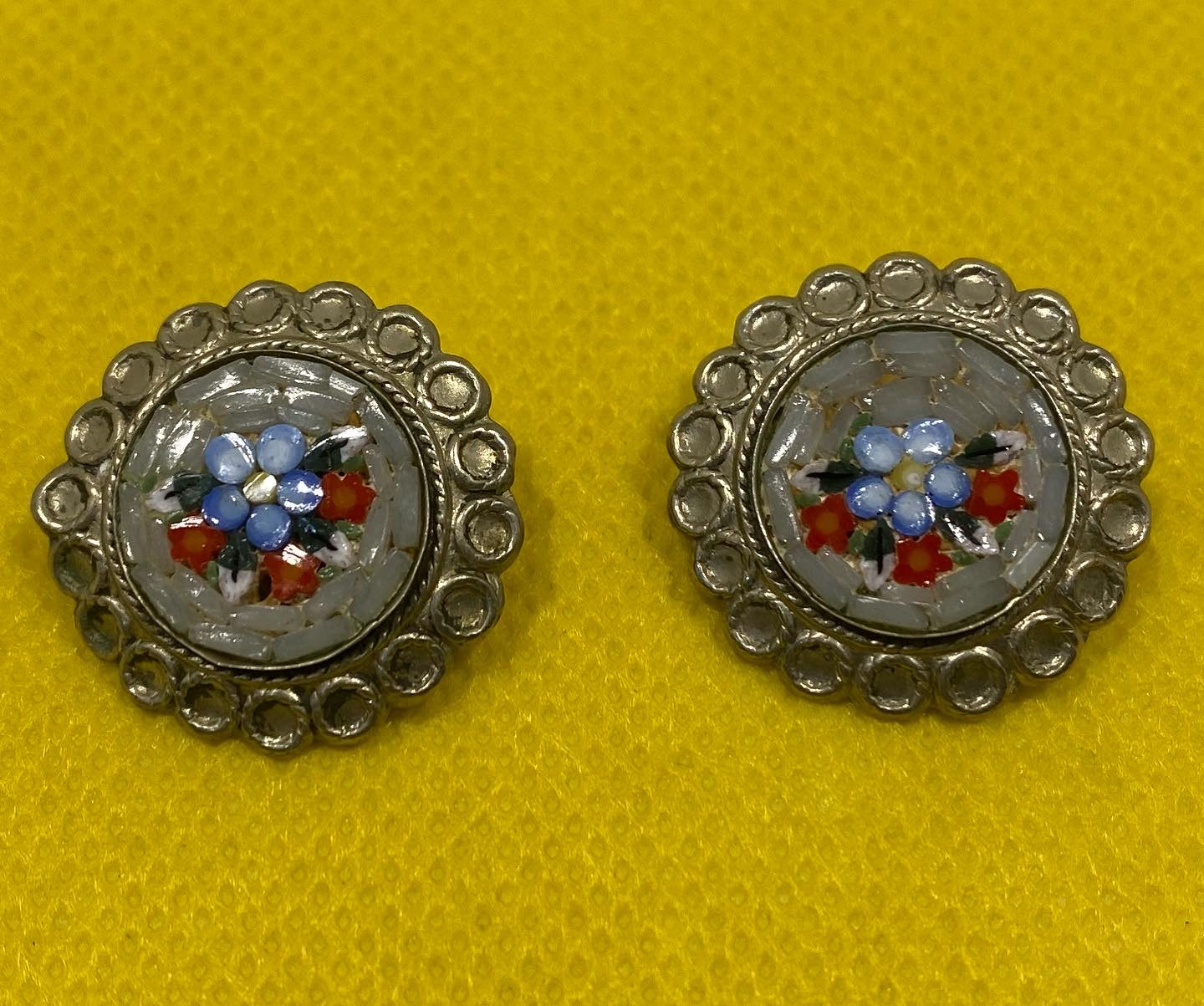 Beautiful pair of Italian vintage clip on Micromosaic earrings with a typical floral design.