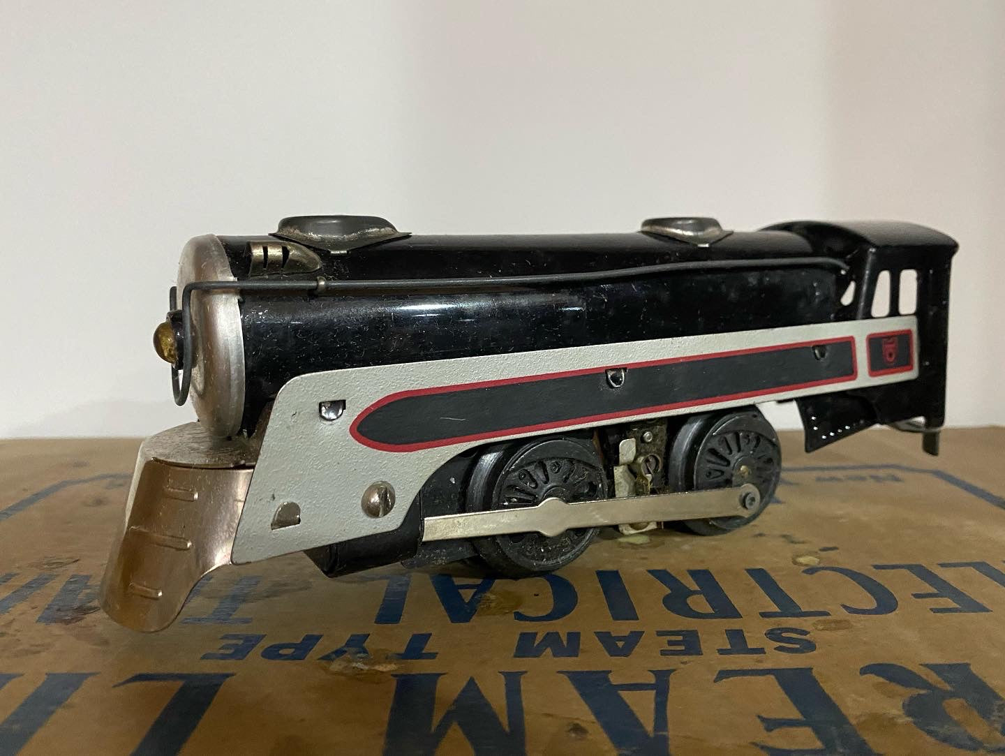 Vintage 1940s - 1950s  Marx Train set #3987 with box. Manufactured by the Louis Marx Co.