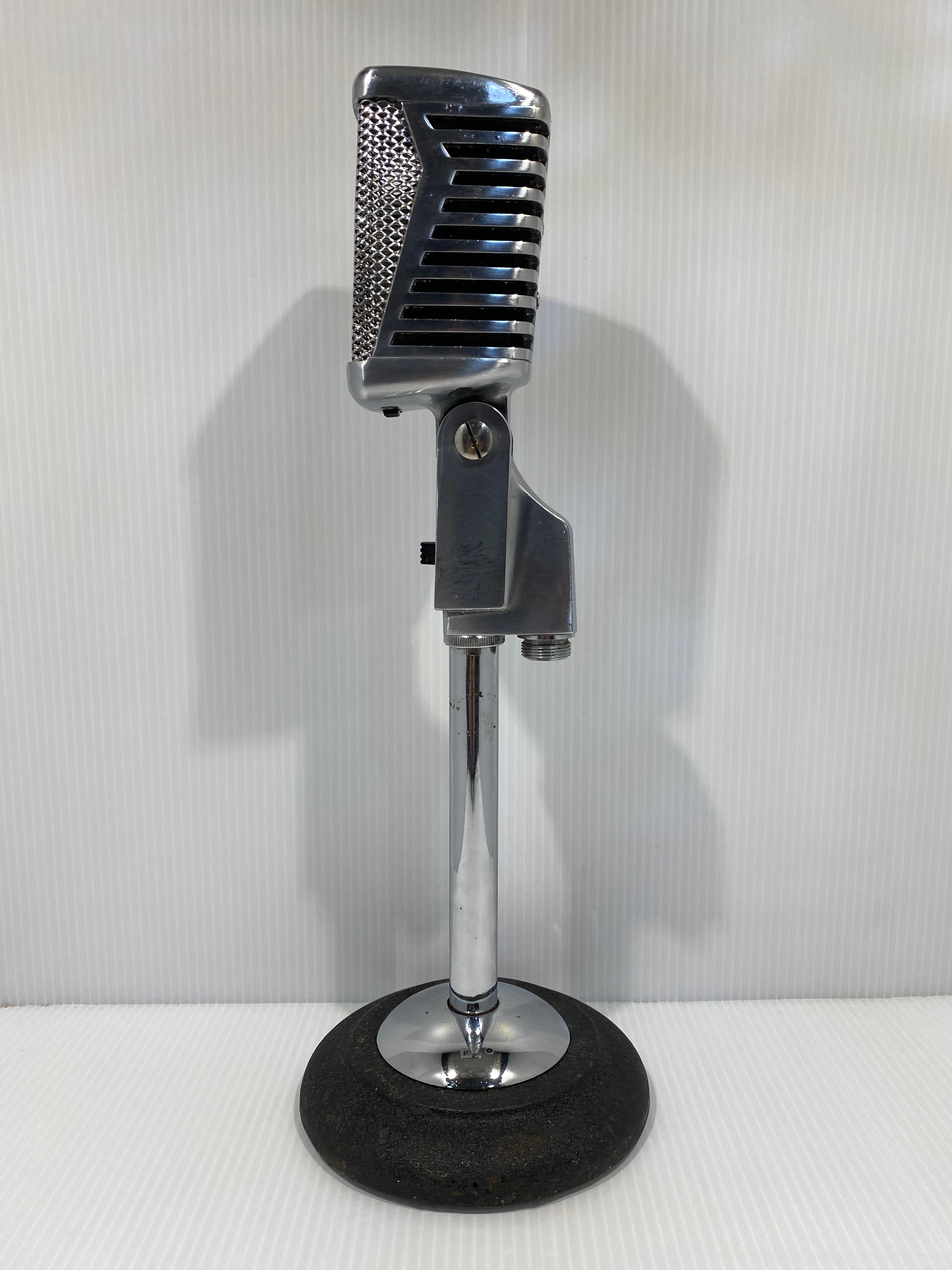 Vintage 1950s Teisco TM-4 dynamic microphone