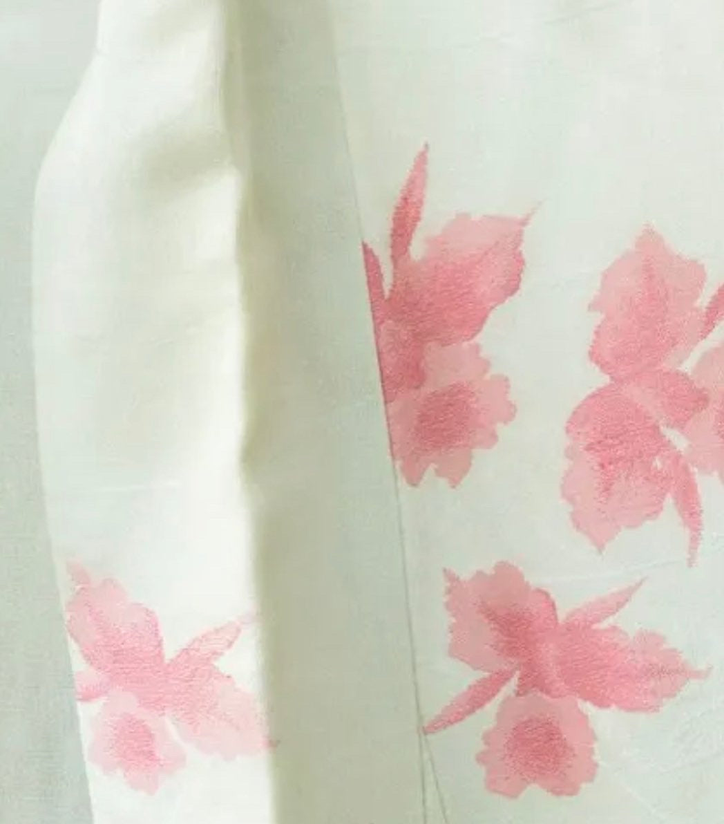Vintage Japanese’s Silk cream Flowers Kimono . 1980s