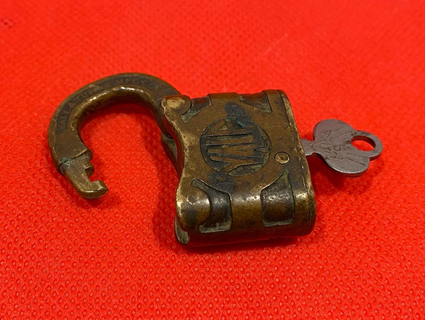 Antique  padlock Yale & Towne Mfg. Co. Stamford Conn. U.S.A.  With key. 1930s