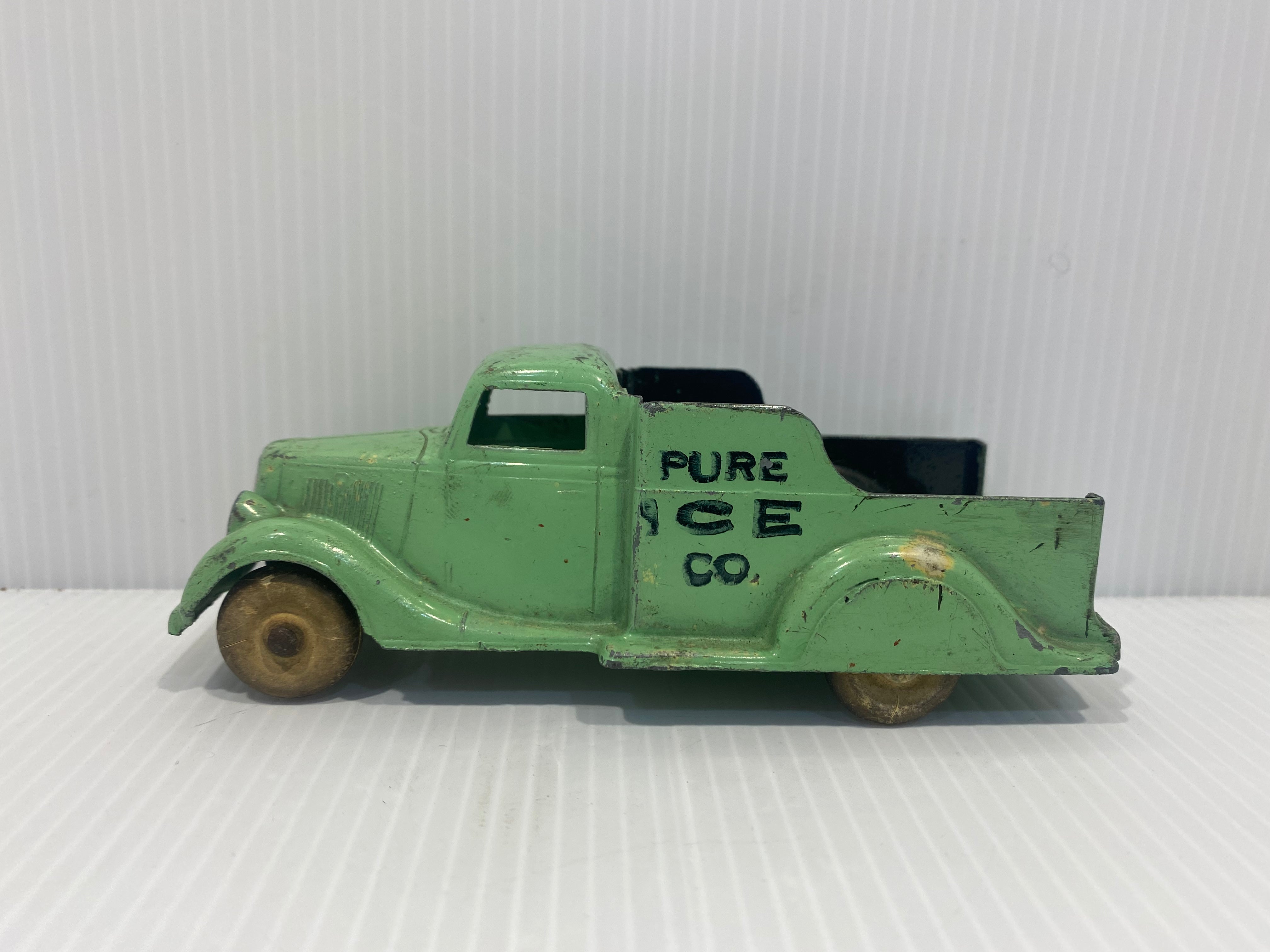 1930 Rare Parker ERIE Co. Pure Ice Co. light green pick up style truck