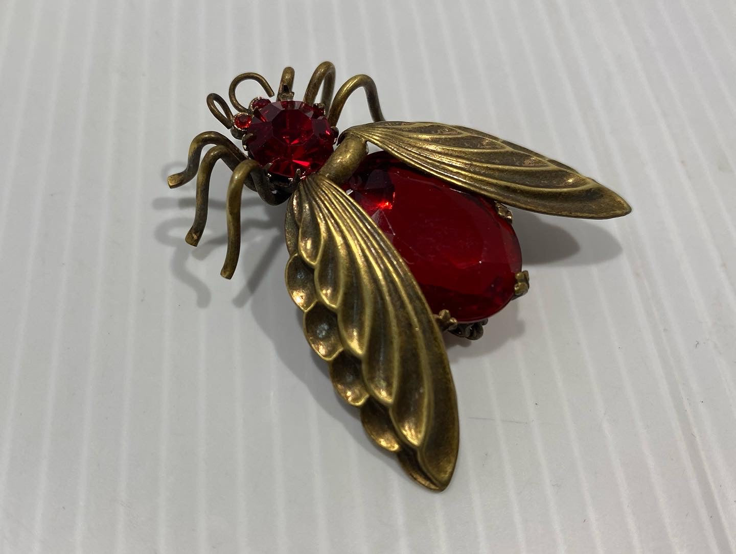 Nice and beautiful Vintage Gold filled red crystal Brooch