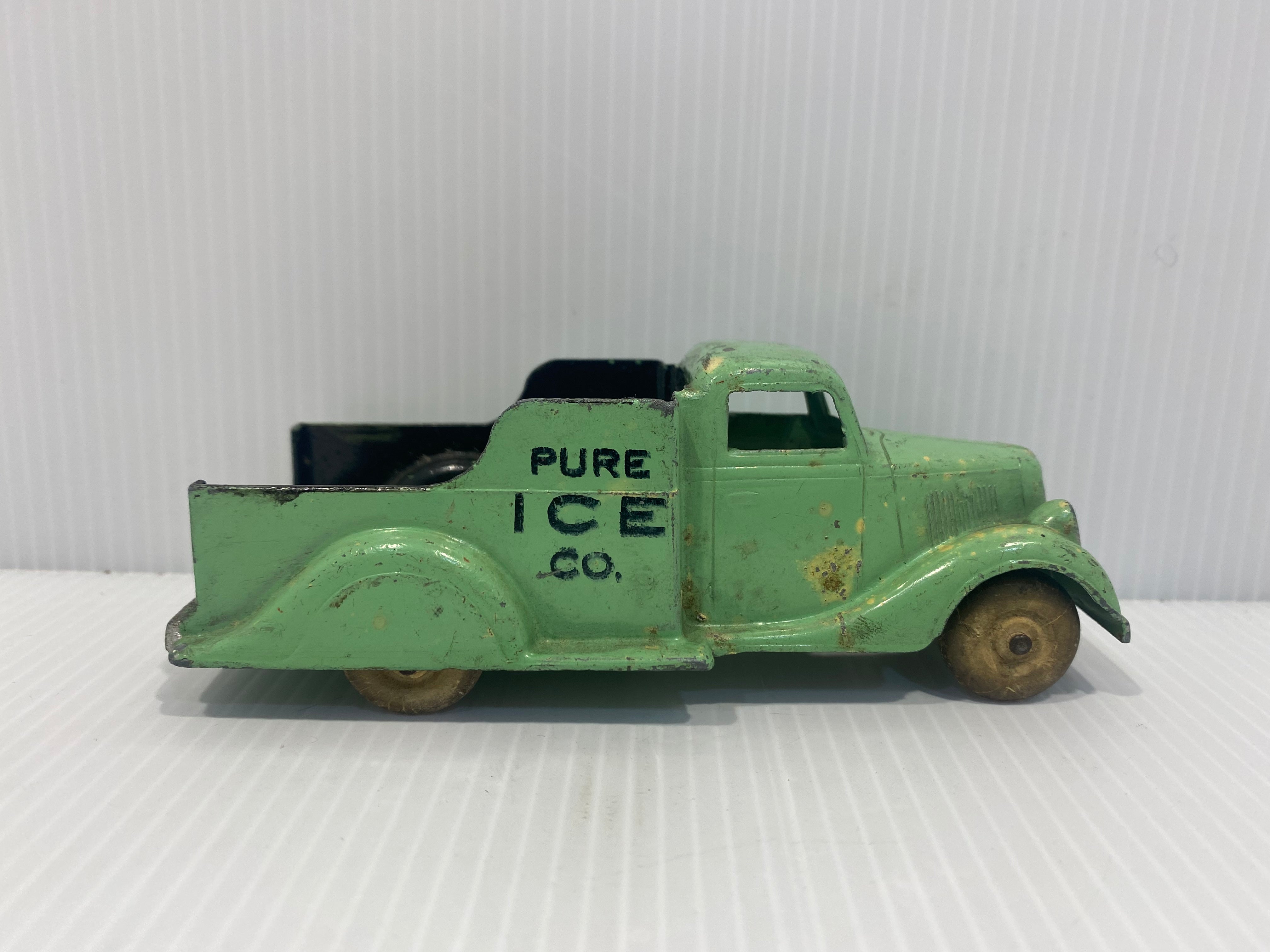 1930 Rare Parker ERIE Co. Pure Ice Co. light green pick up style truck