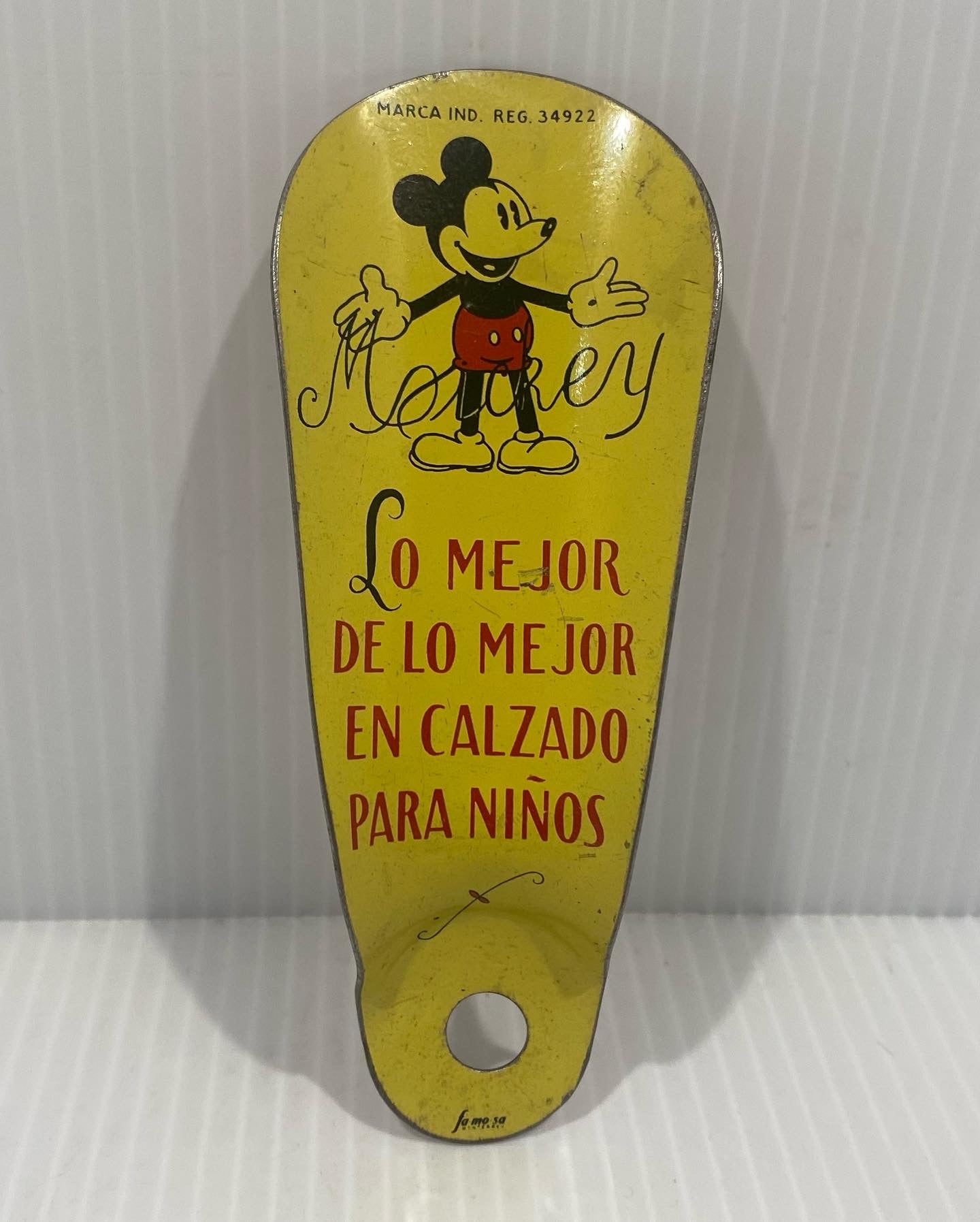 beautiful shoehorn for child, made by the Mexican company Famosa ( Fabrica Monterrey S.A. ) 1930s