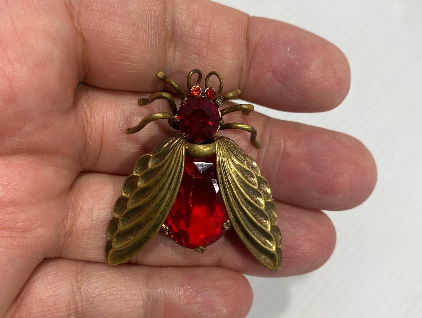 Nice and beautiful Vintage Gold filled red crystal Brooch