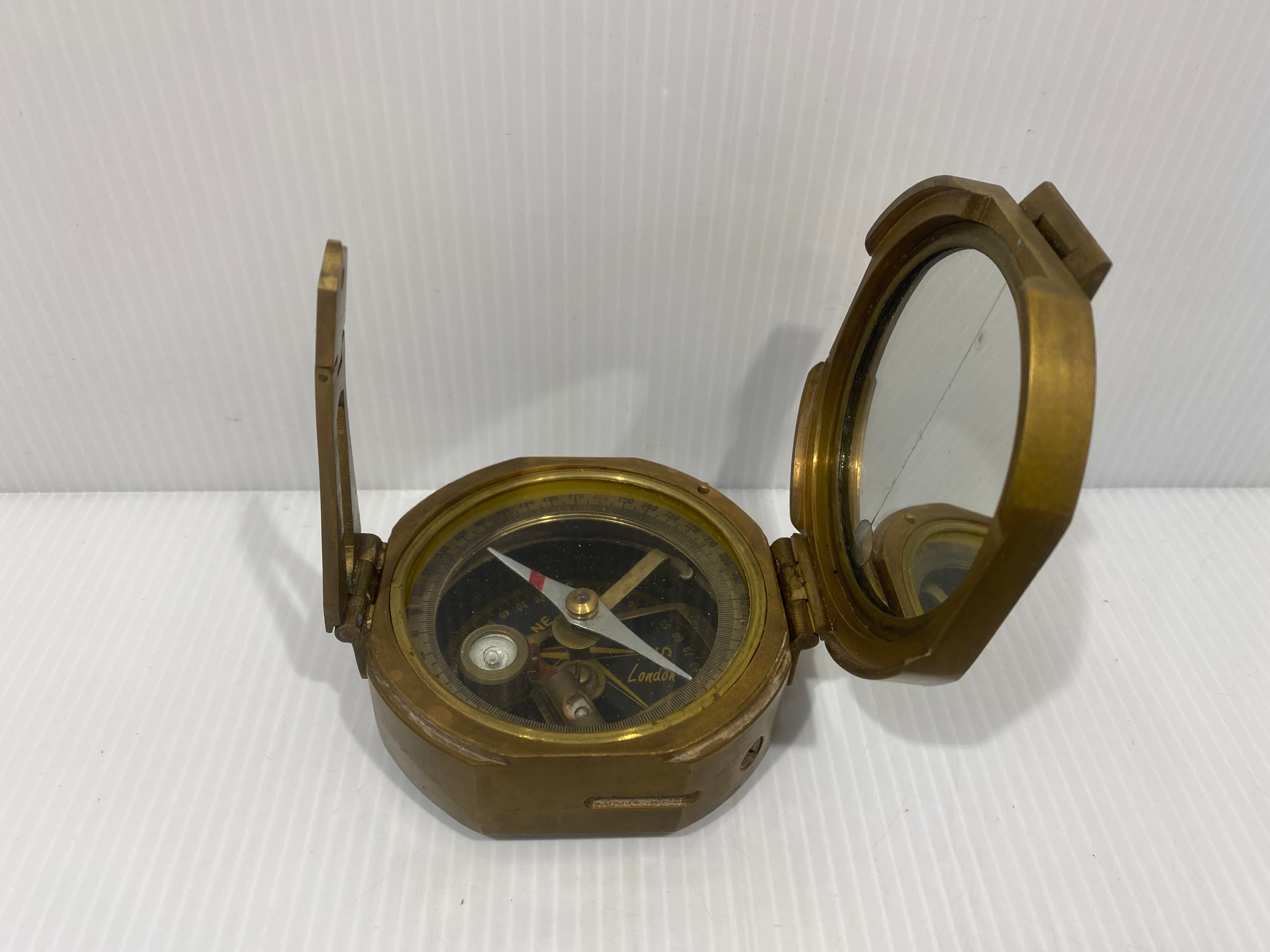 Antique Brass compass. London: Ross Evans, 1914.