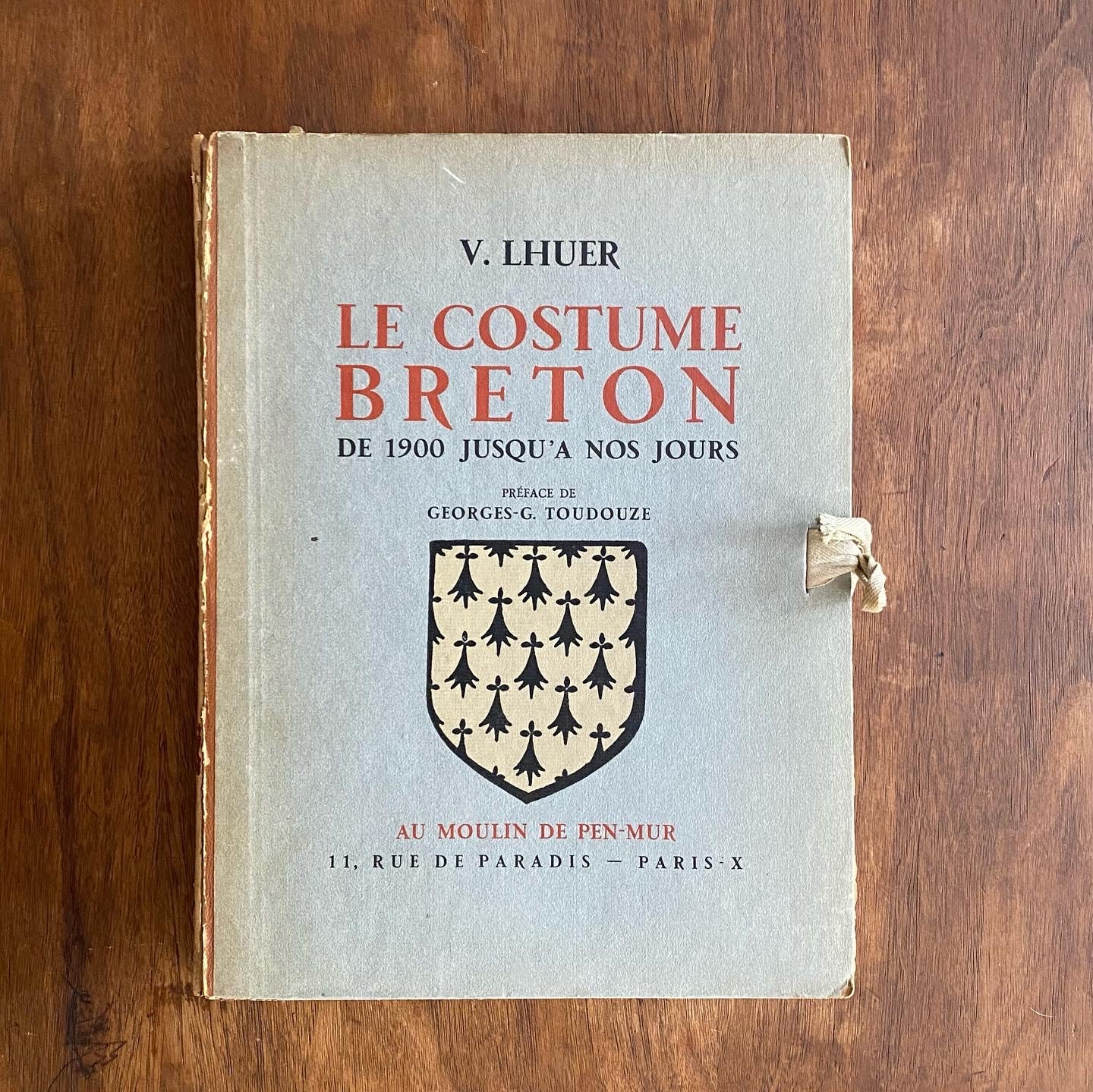 LHUER, V. Le Costume Breton… Paris: Au Molin de Pen–Mur, n.d. [ca. 1948].