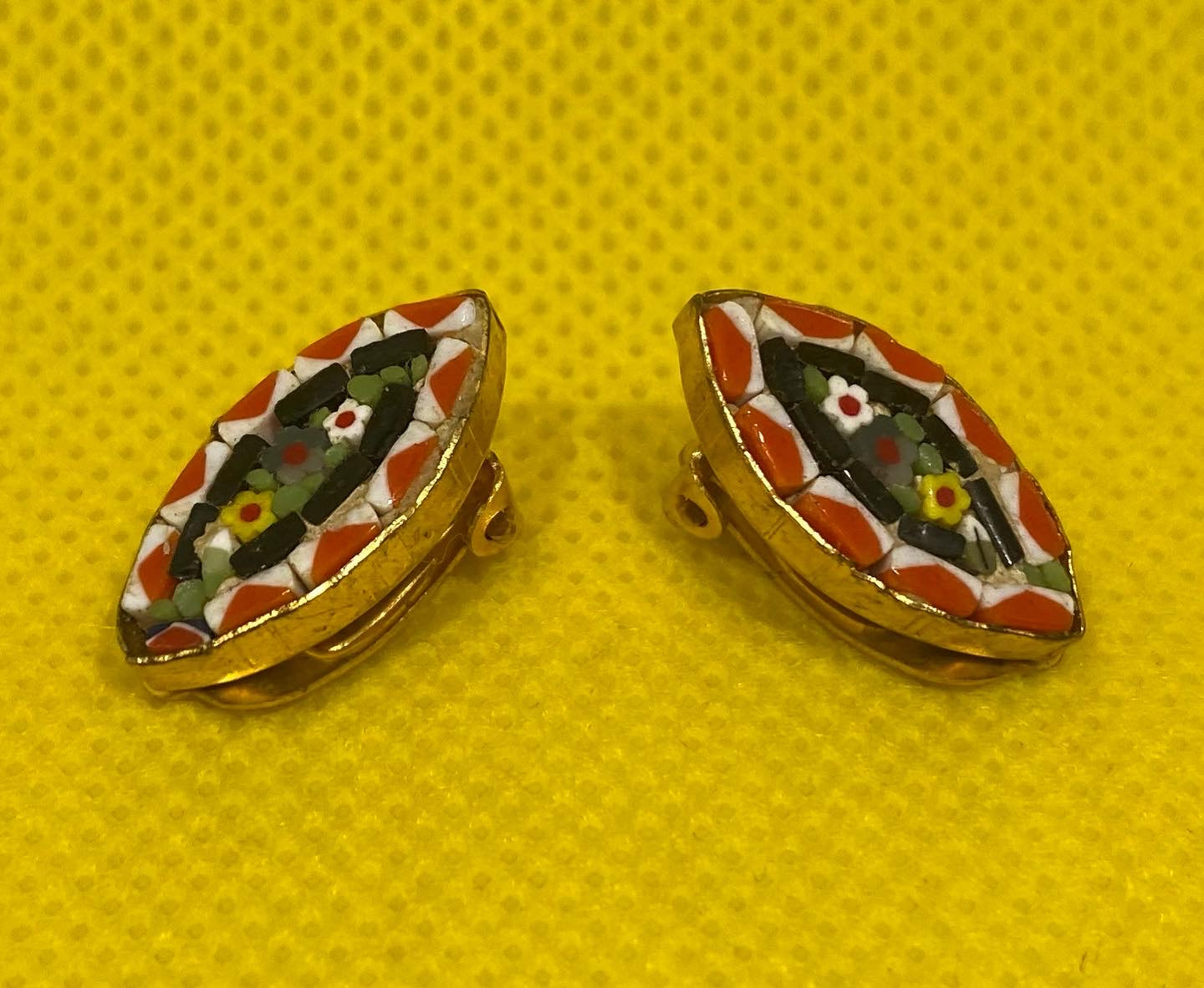 Beautiful pair of Italian vintage clip on Micromosaic oval earrings with a typical floral design.