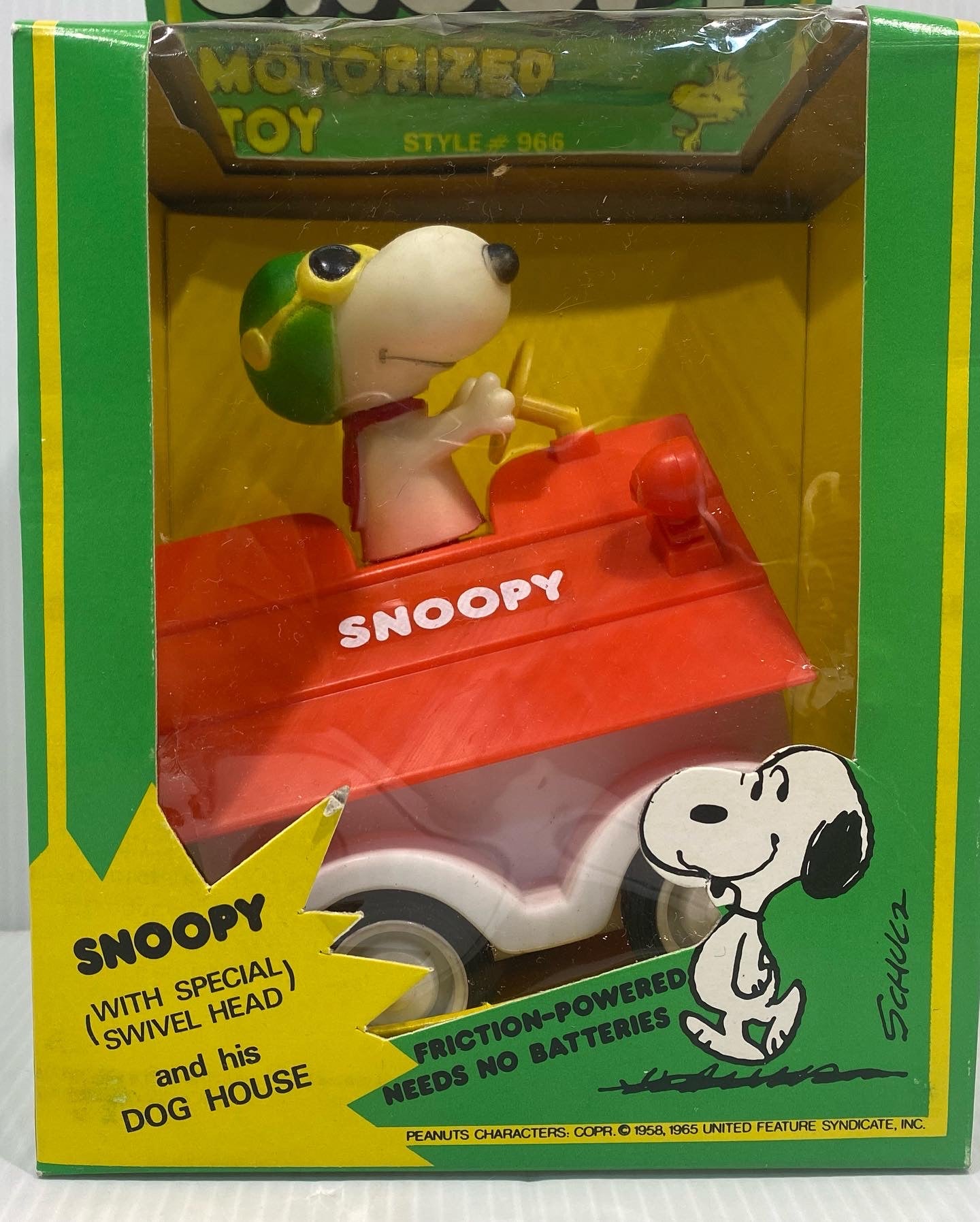Vintage 1975 Aviva Snoopy’s Dog House #966