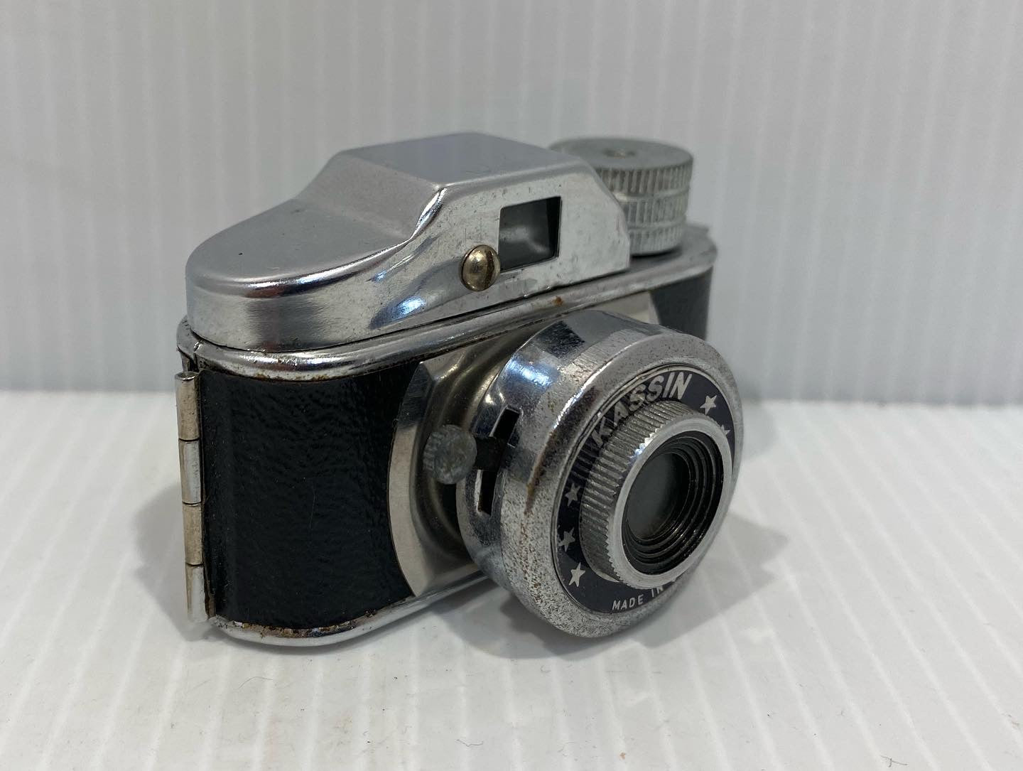 Vintage 1950's Miniature Kassin mini Camera with original leather case. Made in Japan!