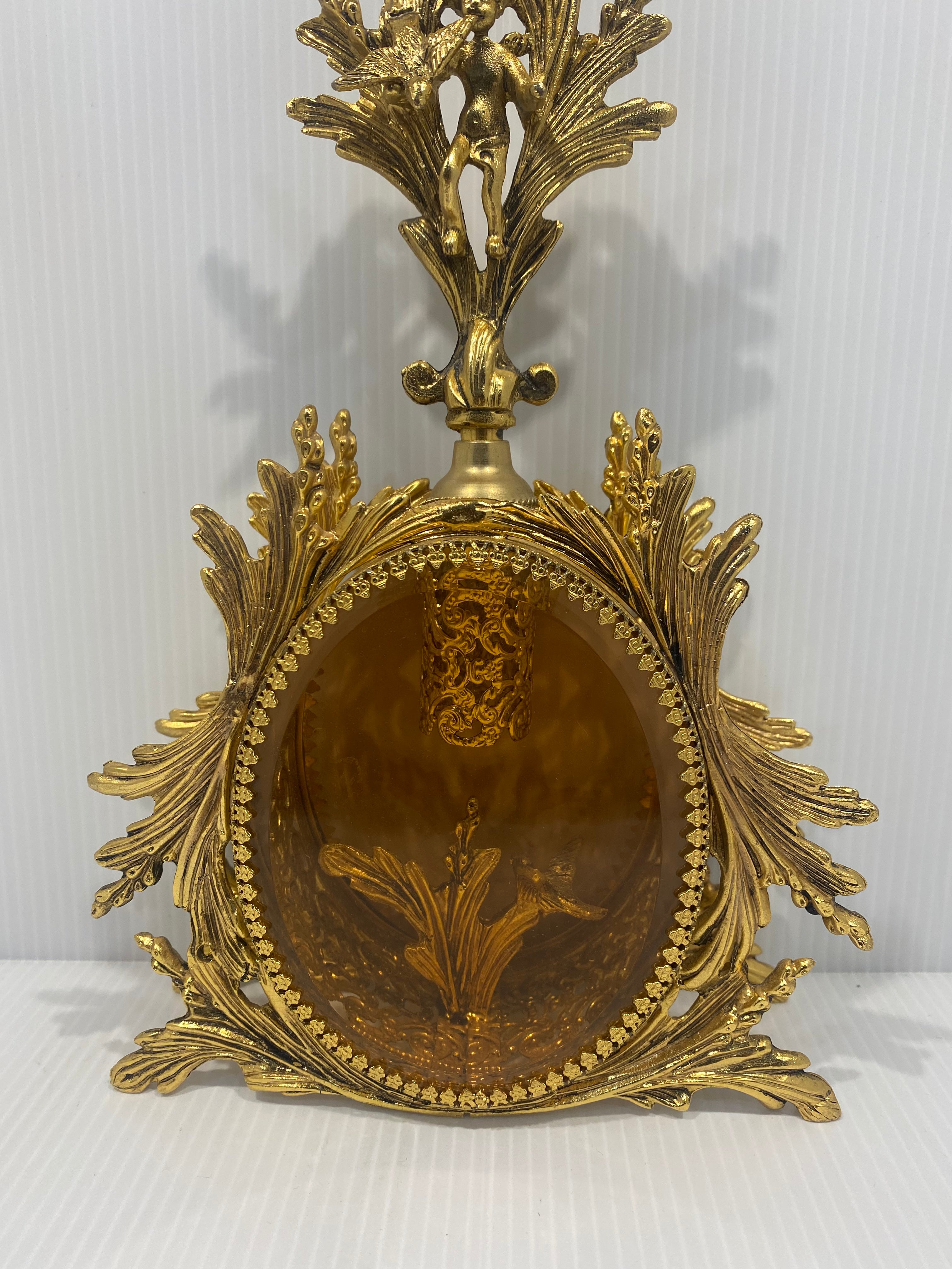 Ornate perfume dispenser with stopper 1890-1918