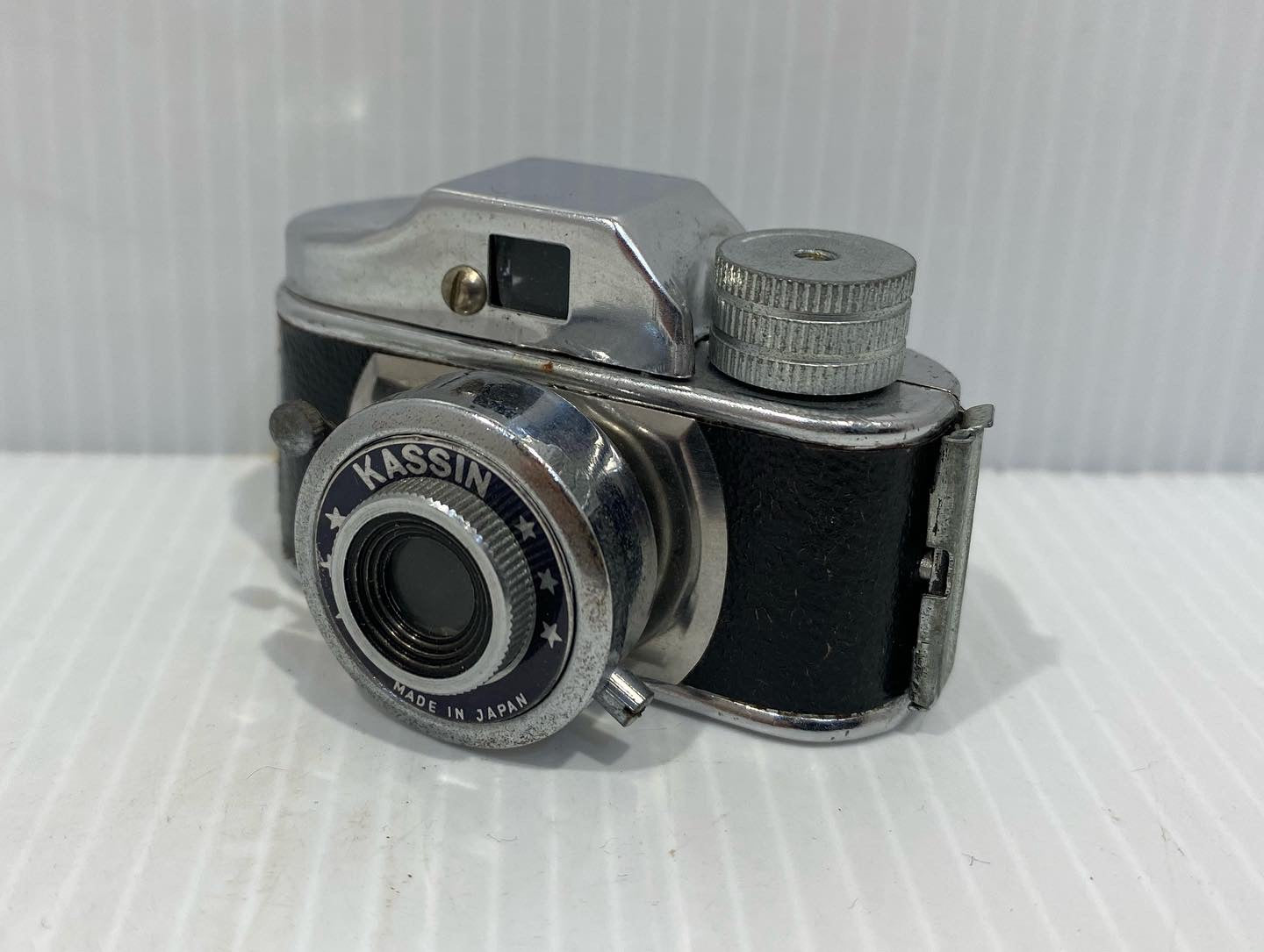 Vintage 1950's Miniature Kassin mini Camera with original leather case. Made in Japan!